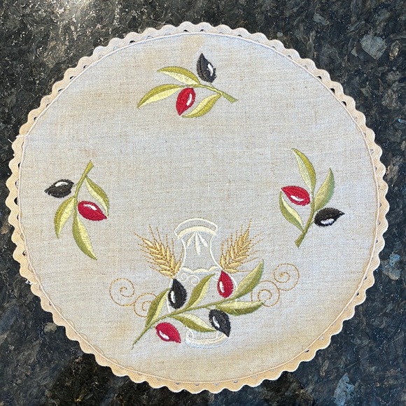 NWT Olive Oil Bottle Apron with Matching Doily - Picture 4 of 14